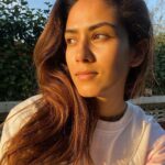 Mira Rajput Instagram - One light, One Sun One sun lighting everyone☀️ 🎶 Staying connected with you all, and seeing the incredible power of empathy and shared humanity, one can’t help but see a ray of hope. Let’s be consistent, motivated and determined to continue and do this together. My stories are our stories. #mystoriesourstories