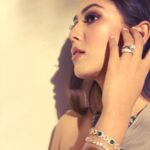 Mira Rajput Instagram - Blinding lights #glamforthegram