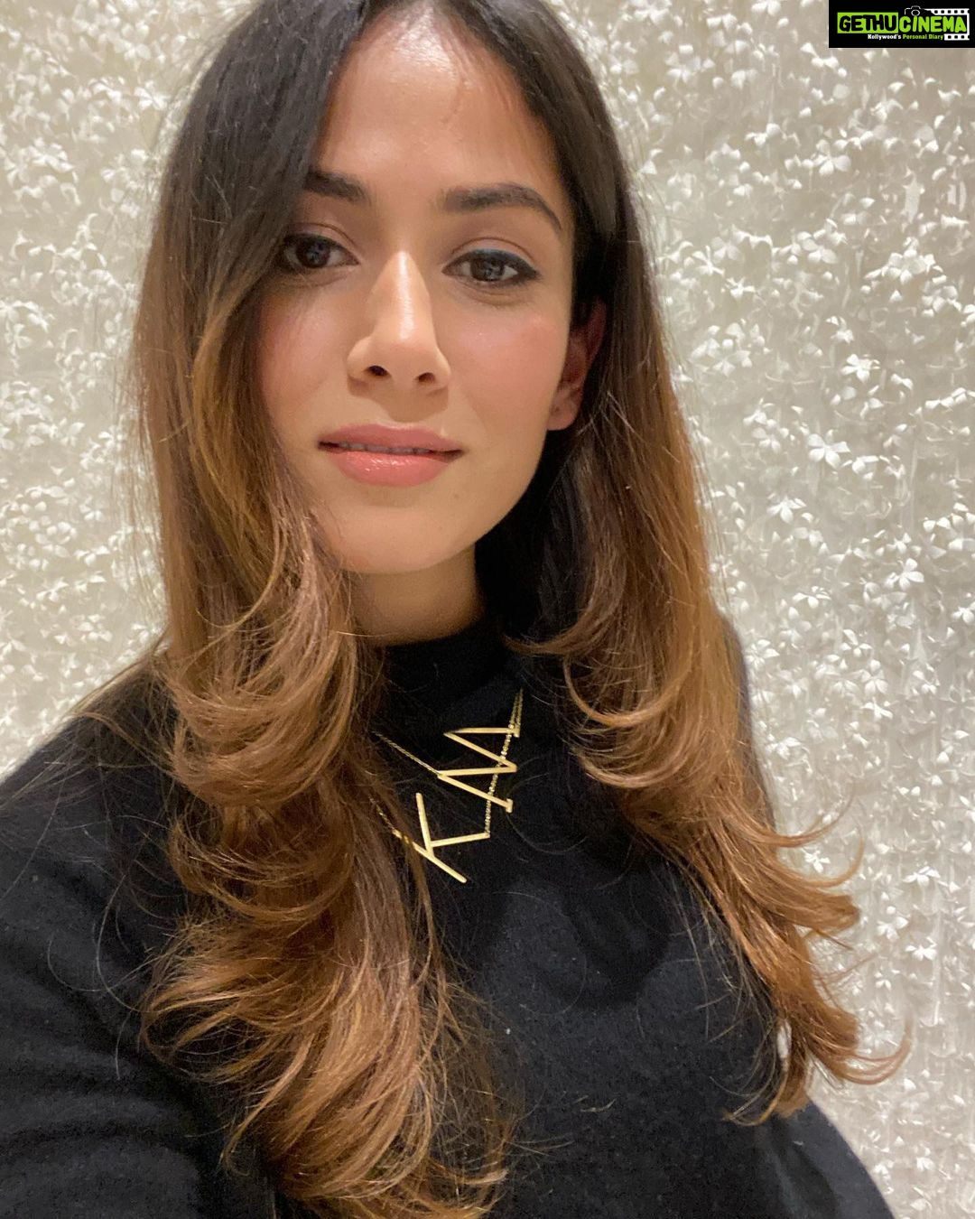 Mira Rajput Instagram - Finished this face-off with a shiny, happy face! Thank you @vasudha.rai for a super fun live session, and to all of you who joined in 🥰 Sprains and skin alike, it was exciting to share our nuskaas cause at the end of the day, it’s as simple as that. You can fine the full video on her IGTV Channel and stay tuned for our next! ‘Skincare post 21 in 2021’ 💁🏻♀️