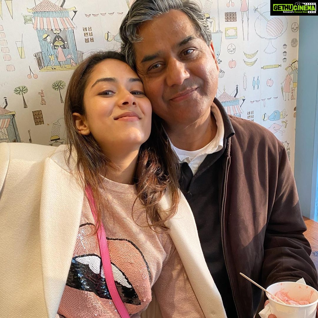 Mira Rajput Instagram - Happy Birthday to my favourite person in the whole wide world ❤️ I love you Daddy! Always have, always will! The wind beneath my wings, helping me soar higher and higher, ever-encouraging, my shoulder to cry on, pillar of strength and truest friend. And even though the next generation adores you times 6, we will always be you’re triple number 1’s. You make us the women we are today ❤️ Love you forever ❤️❤️