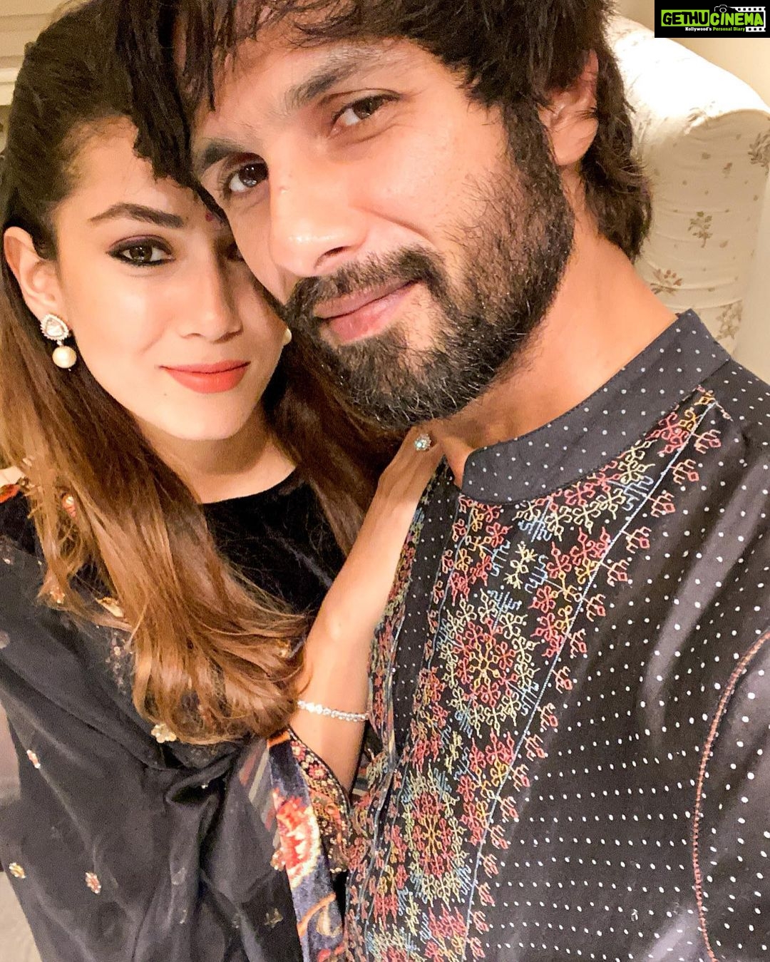 Mira Rajput Instagram - Grateful for family, small joys and being together. Happy Diwali 🪔 ❤️