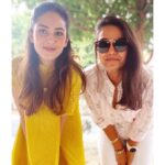 Mira Rajput Instagram - Let’s try that self timer ⏱💛 #reunited #LDR #gocoronago