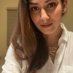 Mira Rajput Instagram - Products, tools and hair care routine: All your questions answered in one go ❤️ Products used: @kamaayurveda Bhringadi Hair Oil @pahadilocal Akhrot ka Tel (Walnut Oil) @ohriaayurveda Neem comb Baby hair brush from @shahidkapoor Great hair with wonderful products, all of which are proudly made in India. You really needn’t look very far🌸 #vocalforlocal #supportlocal