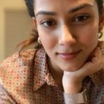 Mira Rajput Instagram - A super quick glow-up and my everyday skin care routine :) It’s my first proper IGTV video so excuse any mistakes! This is what I used: @pahadilocal Gutti Ka Khal and Markalak Clay @tinge_by_sabrina_suhail lipstick in the shade Caramel Stone available on @vanitywagon The video I shot in the morning has finally uploaded by the time I’m about to go to bed. Does that happen with everyone? #GetTheGlow