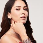 Mira Rajput Instagram - Love the new collection #BeYou & #LayeredYou by the luxury designer jewellery brand @narayanjewels by @ketan.chokshi & @jatin_chokshi! I shopped my favourites from their newly launched online store 💎 I love that it’s so easy to wear, its light, makes you feel beautiful and you can take it from day to night & wear it almost anywhere! Shop this new Elegance range and many more at narayanjewellers.com #Elegance #NarayanJewellers #NarayanEstore #LayeredChains #Stackable #Bracelets #Luxury