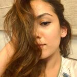 Mira Rajput Instagram - So far the eyebrows are behaving 🤨