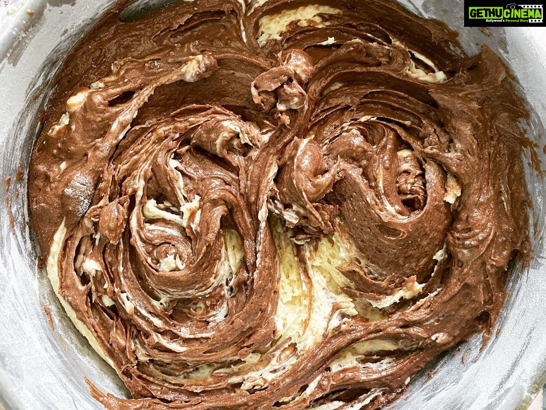 Mira Rajput Instagram - Back to baking after many years! Marble Cake on its way 🥮 #goodolclassic #lifeisbetterwithbutter