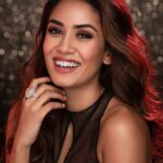 Mira Rajput Instagram - Let your laugh celebrate your heart! @myglamm @manishmalhotrabeauty #2020CelebrationEdit #ManishMalhotra #ManishMalhotraBeauty @josephradhik @danielcbauer @priyankarkapadia @exceedentertainment