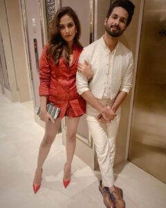 Mira Rajput Instagram - Hold the lift
📸 @anaitashroffadajania