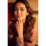 Mira Rajput Instagram – When our kids were born, I knew that my life would never be the same again. I was looking forward to celebrating their wonderful milestones. But as kids grow up so quickly, you sometimes tend to forget those tiny moments. I wanted an everlasting reminder of these special memories that have made me who I am today, and so I bought a beautiful diamond bracelet. Now whenever I wear it, I am taken back to those moments with a smile. .
.
.
.
 #RealisRare #NewMomGift @realisadiamond_in