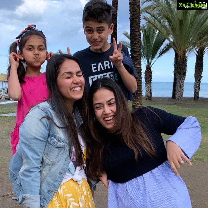 Mira Rajput Instagram - Secret pinches and monkey faces make for the best candid photos #reunited #yeswecray Málaga, Spain