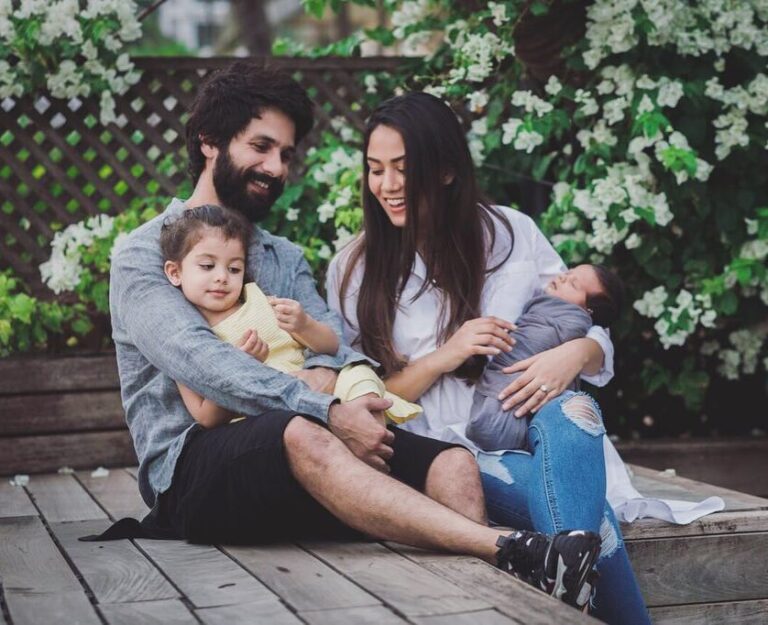 Mira Rajput Instagram - Grateful for the year that made us complete ✨ Happy New Year