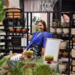Mira Rajput Instagram - I couldn’t be more excited to see this microgreens pop-up ☘️🌿 at @hmhome store in New Delhi! I love adding them to just about everything. What’s your favourite way to eat them ? #HMHOME #WELCOMEHOME #ad