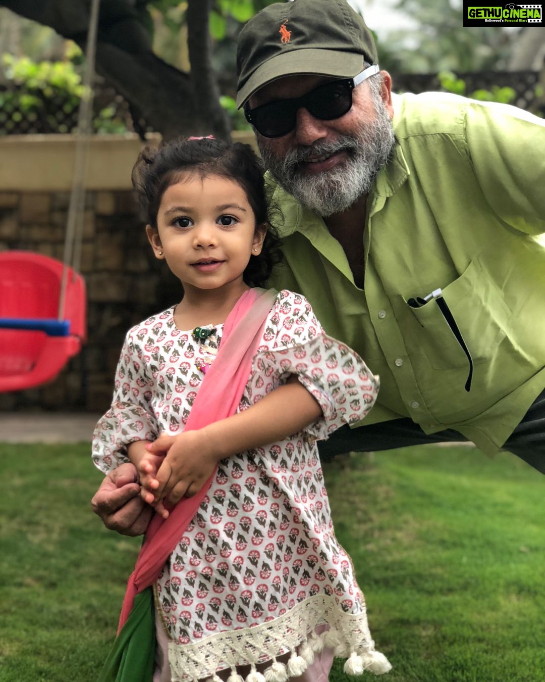 Mira Rajput Instagram - Kite flying with Baba! Itβs a happy Independence Day! ππ