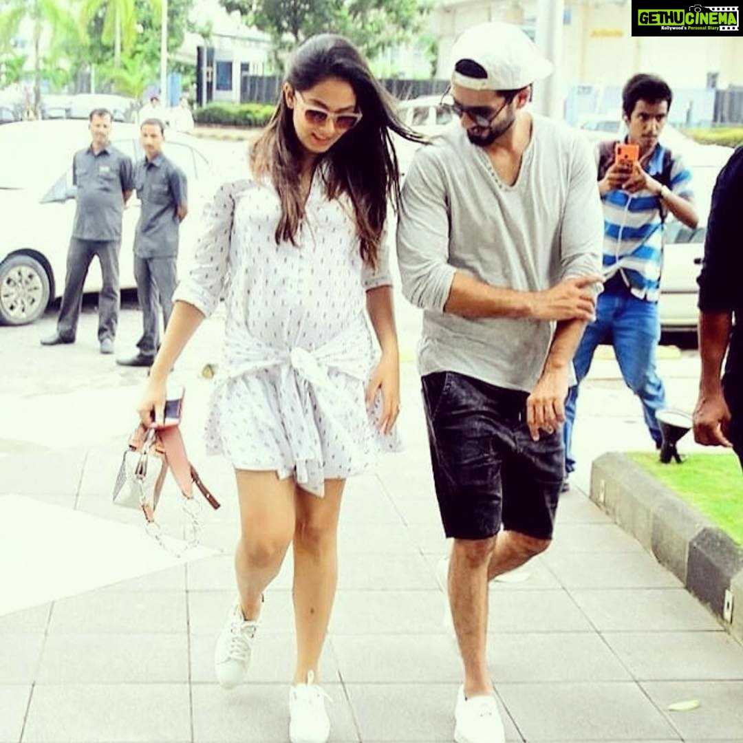 Mira Rajput Instagram - Happiness.. beside me and inside me ππΆπ»