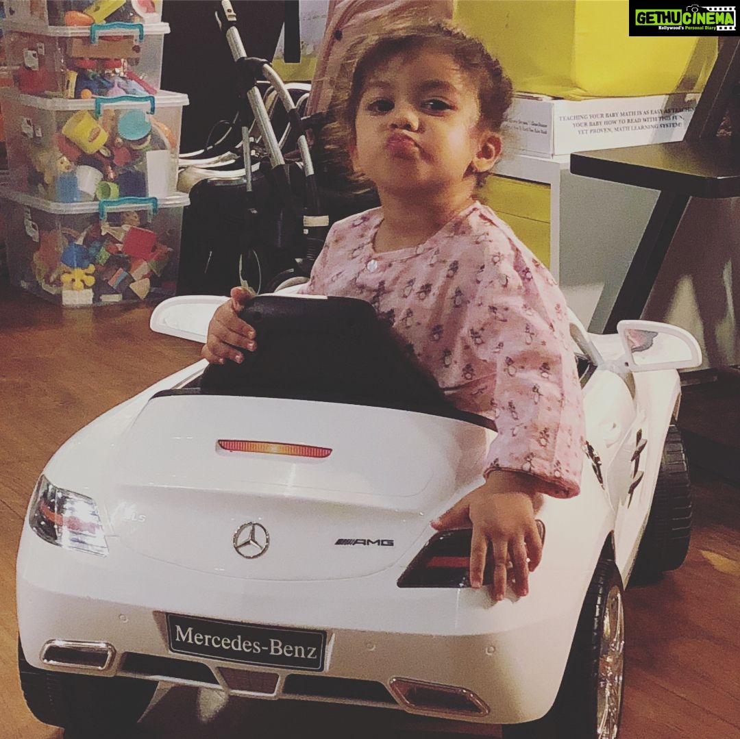 Mira Rajput Instagram - I wonder where she gets it from 😛 ignore the mess cause that’s from before our playroom cleaning -> @shahidkapoor ahem ahem