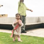 Mira Rajput Instagram - Kite flying with Baba! It’s a happy Independence Day! 🌈💖