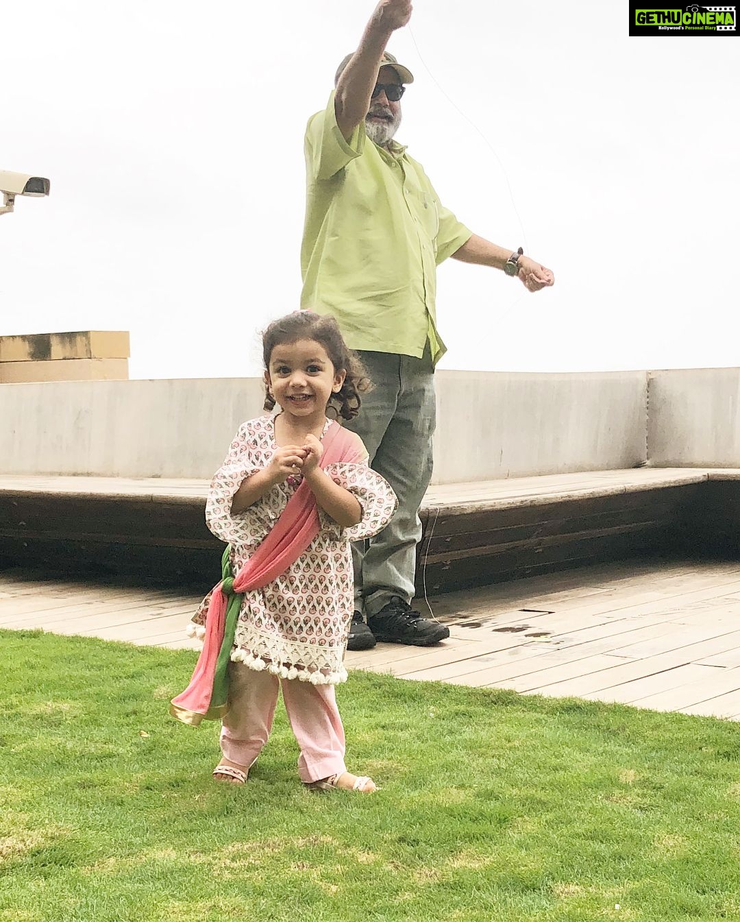 Mira Rajput Instagram - Kite flying with Baba! Itβs a happy Independence Day! ππ