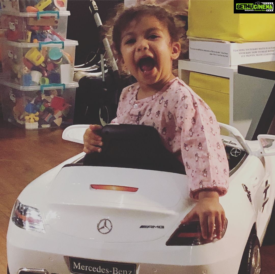 Mira Rajput Instagram - I wonder where she gets it from 😛 ignore the mess cause that’s from before our playroom cleaning -> @shahidkapoor ahem ahem