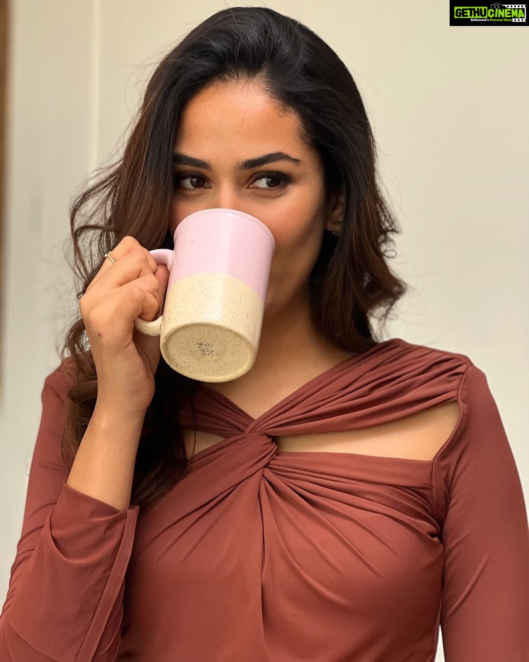 Mira Rajput Instagram - “Does anybody want coffee?” ☕️