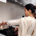 Mira Rajput Instagram - Chulha jalana and all 🌈 #throwback
