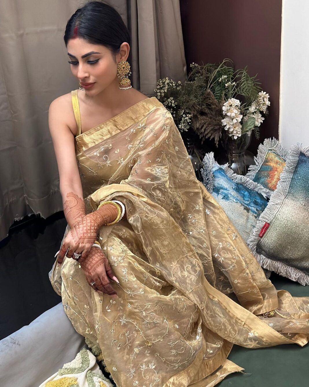 Mouni Roy Instagram - My happy place ♾️ 🧿🔱
