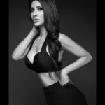 Mouni Roy Instagram - It’s heaven when you find romance on your menu, isn’t it ?