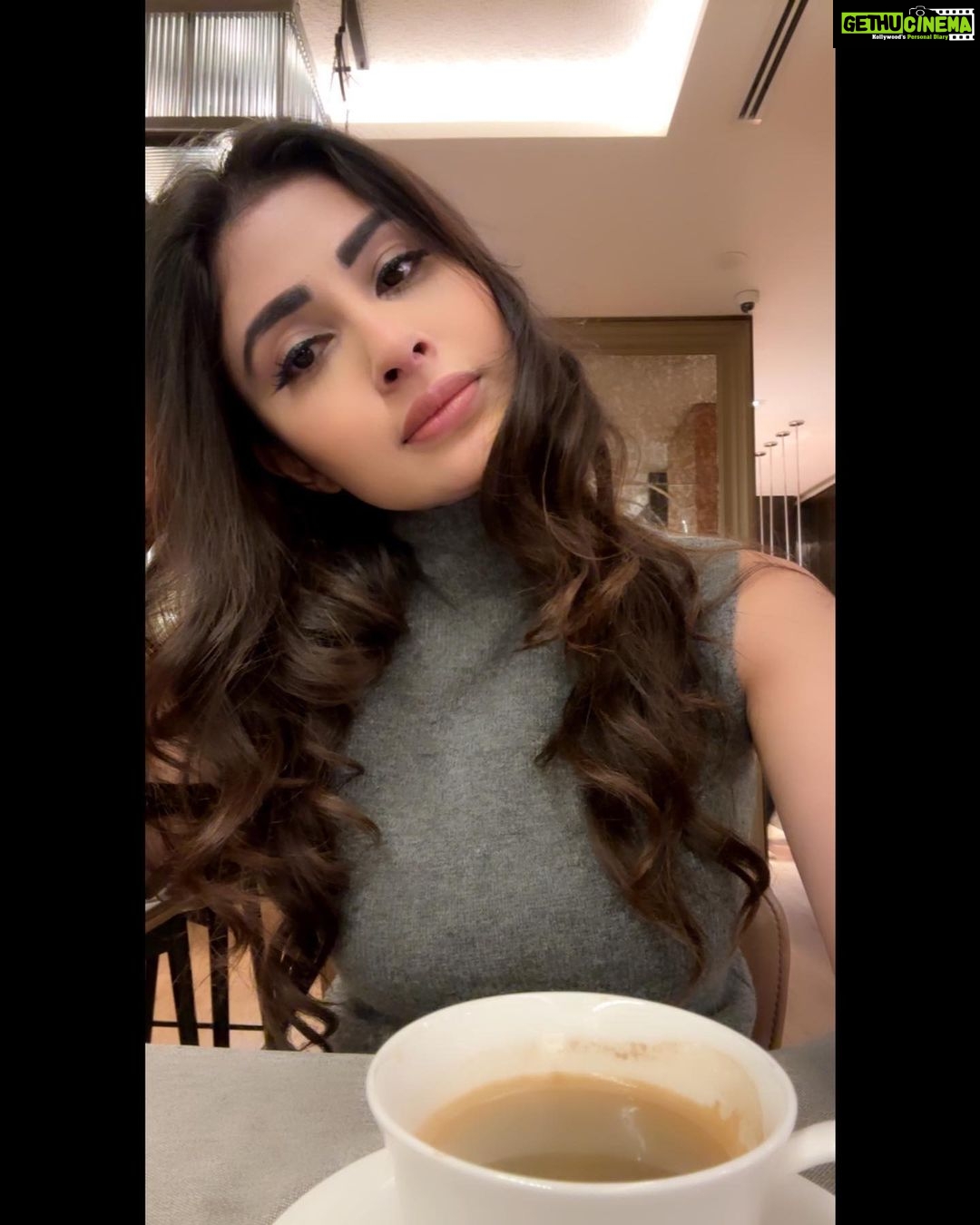 Mouni Roy Instagram - A cold beautiful October day ☕️ 🥐 🍝 🍷 📖 + fomo Missing all the Diwali fun 🥺 🪔