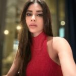 Mouni Roy Instagram - ‘Tis was a combination of magic & good food x #thevegetarianturkishmeal 🤤 Istanbul, Turkey