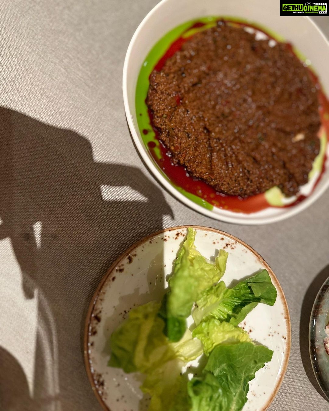 Mouni Roy Instagram - ‘Tis was a combination of magic & good food x #thevegetarianturkishmeal 🤤 Istanbul, Turkey