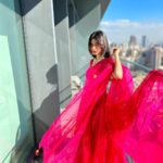 Mouni Roy Instagram - मुस्कुराते हँसते दीप तुम जलाना, जीवन में नई खुशियों को लाना, दुख दर्द अपने भूल कर, सबको गले लगाना, और प्यार से ये दीवाली मनाना ✨🪔आप सभी को दीपावली की हार्दिक शुभकामनाएं🪔✨ Istanbul, Turkey