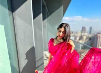 Mouni Roy Instagram - मुस्कुराते हँसते दीप तुम जलाना, जीवन में नई खुशियों को लाना, दुख दर्द अपने भूल कर, सबको गले लगाना, और प्यार से ये दीवाली मनाना ✨🪔आप सभी को दीपावली की हार्दिक शुभकामनाएं🪔✨ Istanbul, Turkey