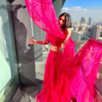 Mouni Roy Instagram - मुस्कुराते हँसते दीप तुम जलाना, जीवन में नई खुशियों को लाना, दुख दर्द अपने भूल कर, सबको गले लगाना, और प्यार से ये दीवाली मनाना ✨🪔आप सभी को दीपावली की हार्दिक शुभकामनाएं🪔✨ Istanbul, Turkey