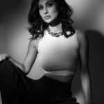 Mouni Roy Instagram - In an acoustic taxi version 🖤