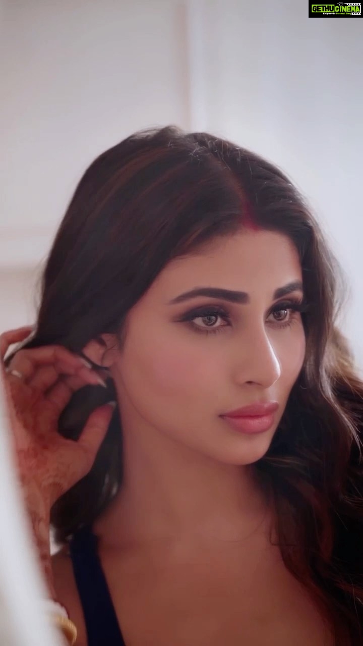 Mouni Roy Instagram - @reneeofficial Get a whole lot of magic with RENÉE See Me Shine Lip Gloss. You can get them in 8 shimmery tinted colours. Use code MOUNI10 to get 10% off on your orders. www.reneecosmetics.in Also available on Amazon, Flipkart, Nykaa and more #ReneeCosmetics #SeeMeShine #LipGloss #TintLipgloss #LusciousLips #KissableLips #Face #Makeup #ad