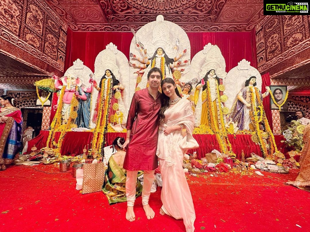 Mouni Roy Instagram - đē āĻļā§āĻ āĻŽāĻšāĻž āĻ
āώā§āĻāĻŽā§ đē DUGGA DUGGA