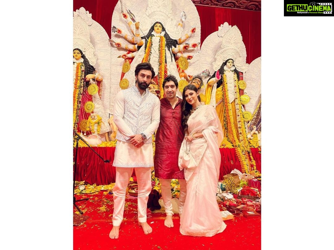 Mouni Roy Instagram - đē āĻļā§āĻ āĻŽāĻšāĻž āĻ
āώā§āĻāĻŽā§ đē DUGGA DUGGA