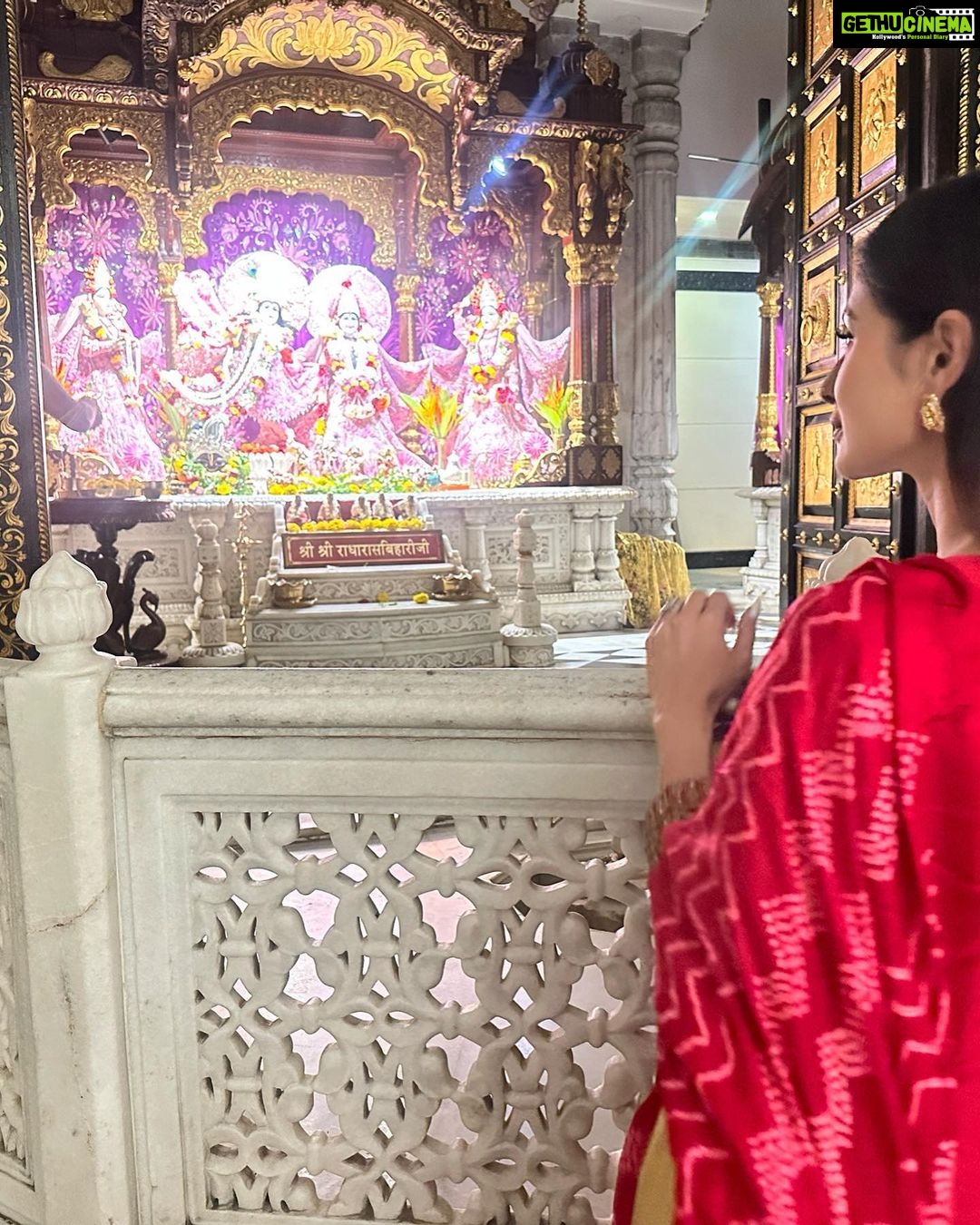 Mouni Roy Instagram - Blessed mornings ♥️ Hari Om 28.09.22