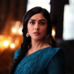 Mrunal Thakur Instagram – the universe is about 13 billion years old, and we ended up existing in the same timeline as @mrunalthakur! 🌻🥺 still think the world is against you? 👀

#SitaRamamOnPrime, watch now