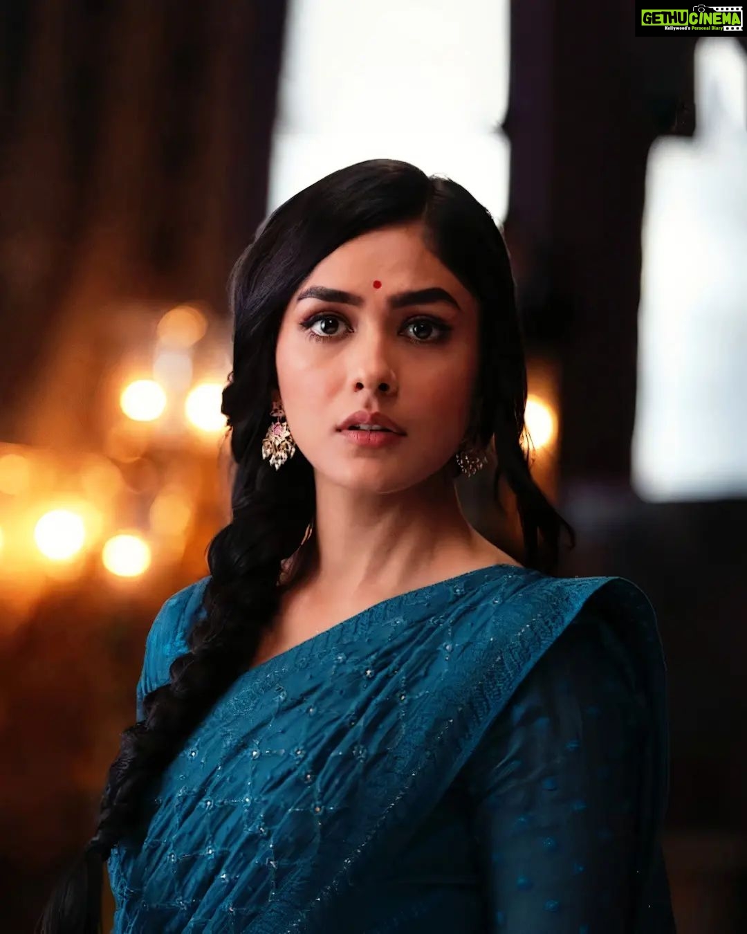 Mrunal Thakur Instagram - the universe is about 13 billion years old, and we ended up existing in the same timeline as @mrunalthakur! 🌻🥺 still think the world is against you? 👀 #SitaRamamOnPrime, watch now