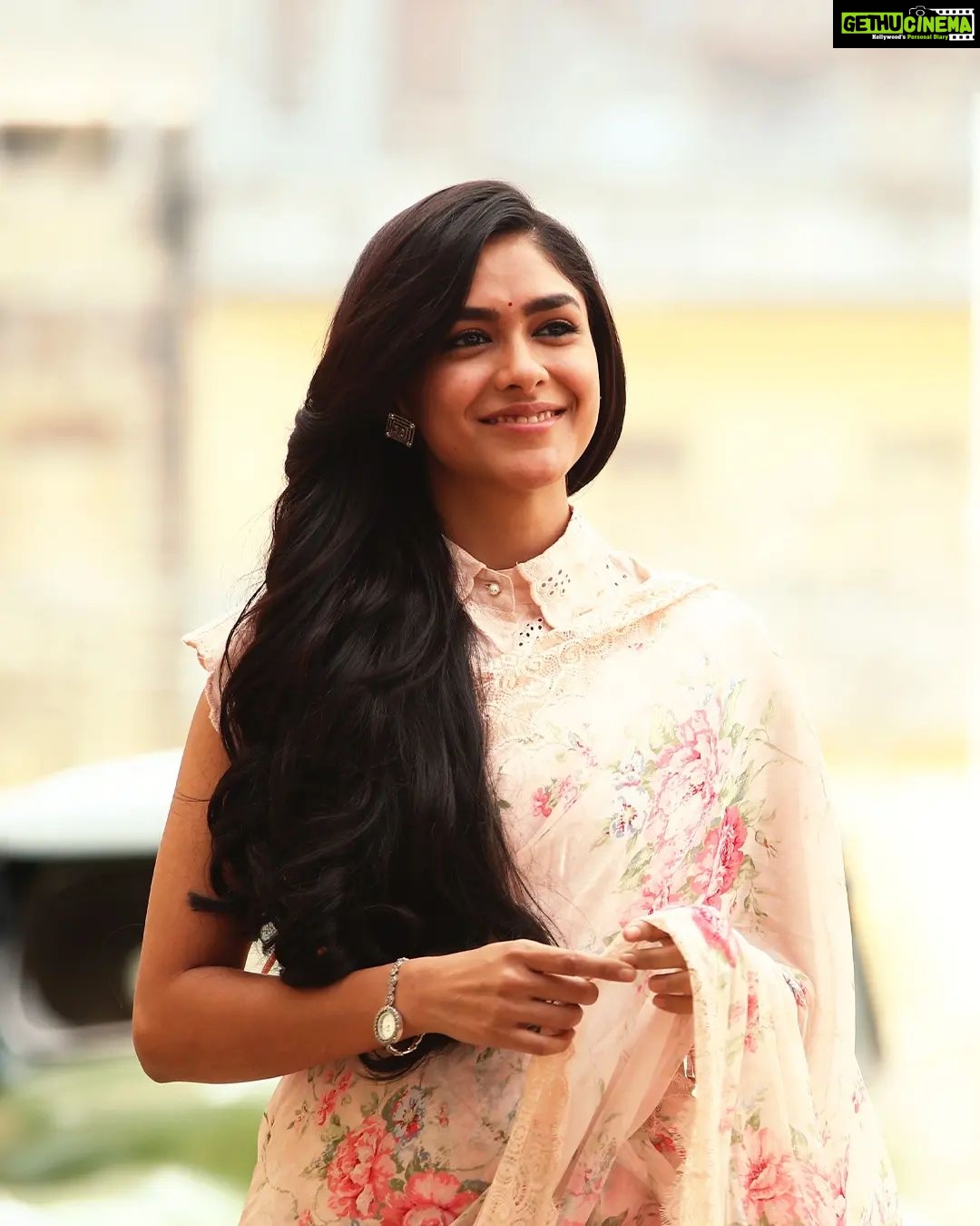 Mrunal Thakur - 1.4 Million Likes - Most Liked Instagram Photos