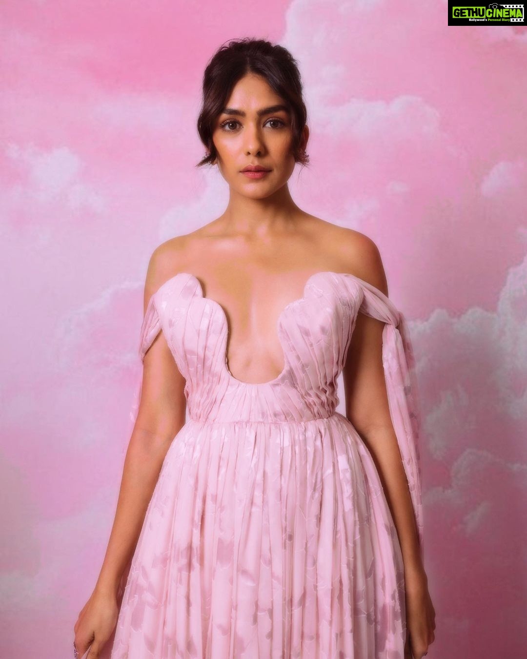 Mrunal Thakur Instagram - Once upon a dream π
πΌπ¦π©°ππ Outfit - @tranhungofficial Jewellery - @amrapalijewels Styled by - @mohitrai with @shubhi.kumar @tarangagarwalofficial @teammrstyles Photographed by- @samrat.02 Makeup - @missblender Hair - @salechav