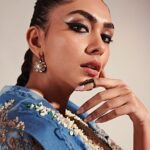 Mrunal Thakur Instagram - 👀 #lokmatawards2022 Outfit - @anamikakhanna.in Earrings - @amrapalijewels Nails- @outhousejewellery Styled by - @mohitrai with @shubhi.kumar @tarangagarwalofficial @teammrstyles Photographed by - @vaishnavpraveen Makeup- @missblender Hair- @swapnil_makeupnhair
