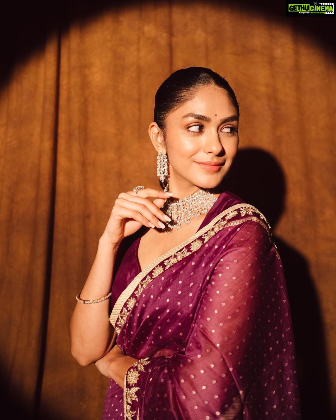 Mrunal Thakur Instagram - From holding my mothers hand and entering the @pngjewellers store every Diwali to get beautiful daginas, I’m now the proud and happy face of @pngjewellers. Dreams do come true and our lives definitely come a full circle! 🪬🧿💕 Outfit: @shimaijayachandra Jewellery: @pngjewellers Styled: @archamehta Styling team: @ruchi.munoth @kunjan_sumaria Hair and Makeup : @missblenderr_ @deepalid10 Photos: @harshjanii
