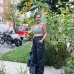 Mrunal Thakur Instagram – Despite knowing 
they won’t be here for long 
they still choose to live
their brightest lives 

~🌻🌻🌻

#chicago #sunflowers #travel #tourist