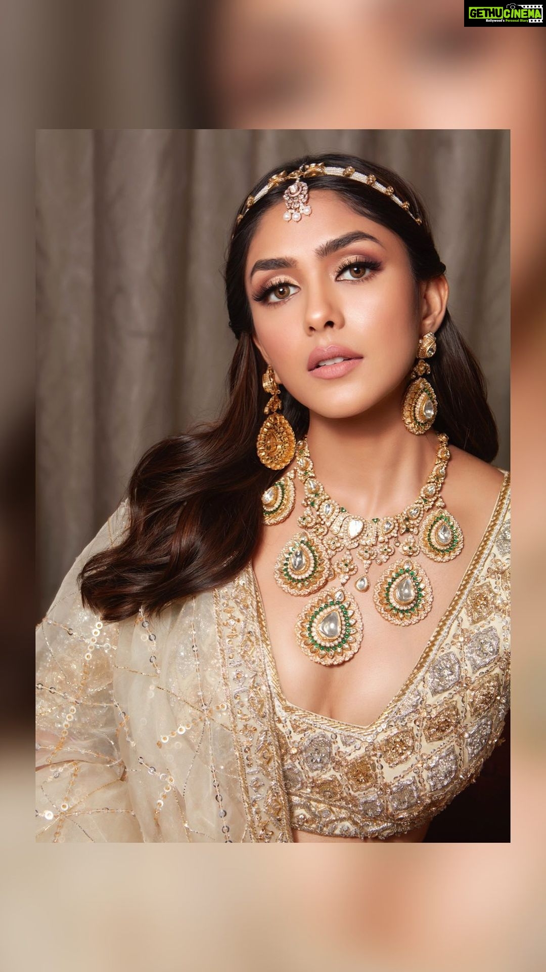 Mrunal Thakur Instagram - Mrunal Thakur setting a trend with Amrit Kaur’s Signature Bridal Look of the season. #amritkaurbride #amritkaurmakeupartist In Frame @mrunalthakur Designer @manishmalhotra05 | @manishmalhotraworld | @manishmalhotravows Jewellery by @raniwala1881 Assistant artist Hairstylist @hairbydeepakthakur Assistant set stylist @stylistnaandinidhussa Sourcing @amritkoreteam Selection / jewellery styling @styledbyrashikapur