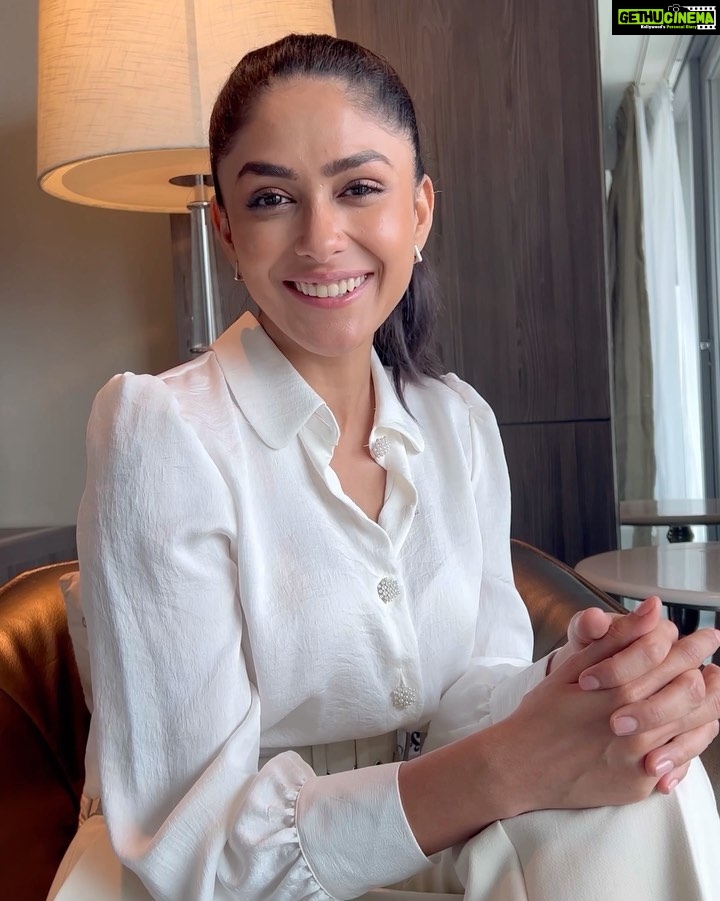 Mrunal Thakur Instagram - My choices are always on par with the luxurious lifestyle that I seek, and Birla Niyaara by @birlaestates offers a lifestyle upgrade with a host of curated amenities like an indoor/outdoor cinema, lounge bar, and juice bar, luxurious cabanas by the pool and so much more. So let’s cheer for the good life and the rare vibe! #BirlaNiyaara #BirlaEstates
