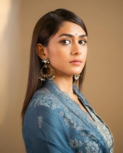 Mrunal Thakur Instagram - Hello Outfit: @nikitamhaisalkar Jewellry: @minerali_store Footwear: @aprajitatoorofficial . . Styled: @archamehta Styling team: @ruchi.munoth @niha__varma Makeup: @missblenderr_ Hair: @deepalid10 Clicked: @__suru
