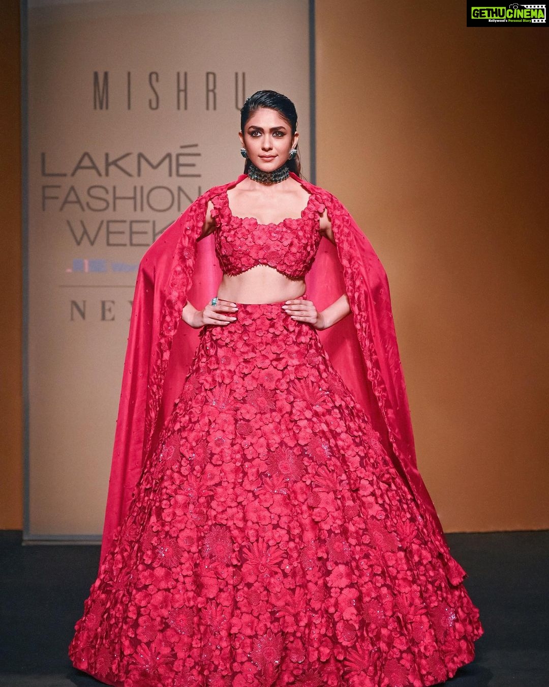Mrunal Thakur Instagram - Thrilled to walk for @mishruofficial at @lakmefashionwk @fdciofficial In love with this dreamy ensemble drenched in hand-cut 3D florals from their newest collection, ‘Form & Feeling’. #Mishru #MishruOfficial #FormAndFeeling #Couture2023