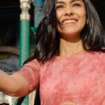 Mrunal Thakur Instagram - love makes you glow different 🌻💙 #SitaRamamOnPrime, watch now!
